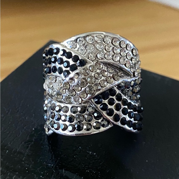 Lia Sophia Cocktail Hour Statement Ring Dazzling Two Tone Crystals size 7 - Picture 5 of 10